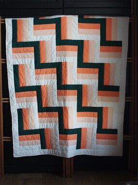 Like NEW Beautiful Fall Handmade, Handstitched, Log Cabin Lap Quilt